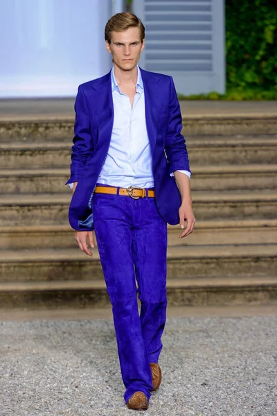 Look 3